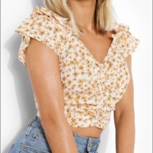 Boohoo Yellow Floral Top🌻 (size US 12)